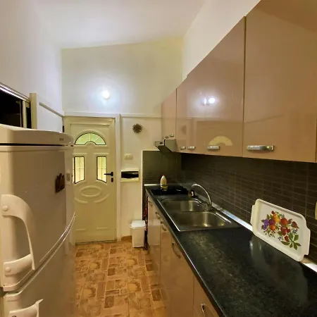 Ramo's Beachside Retreat - Cozy 2 Bedroom * Vlorë
