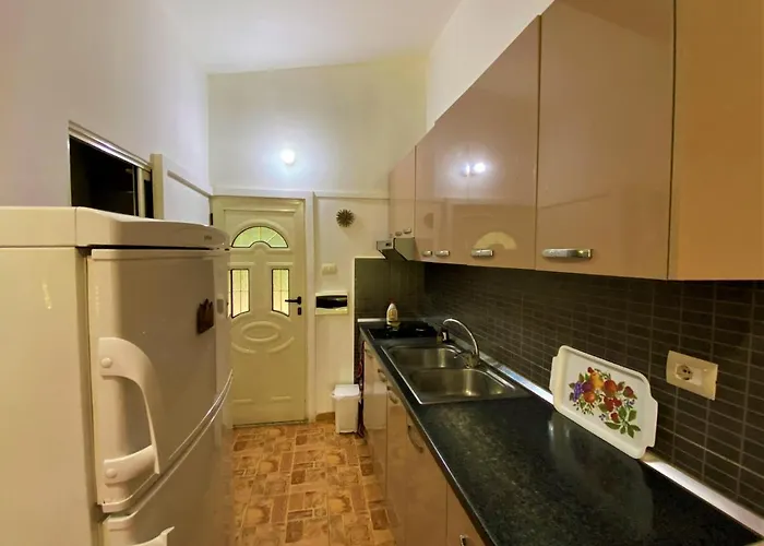 Ramo's Beachside Retreat - Cozy 2 Bedroom * Vlorë