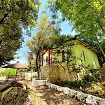 Ramo's Beachside Retreat - Cozy 2 Bedroom * Vlora