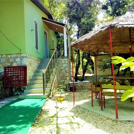 Ramo's Beachside Retreat - Cozy 2 Bedroom * Vlorë
