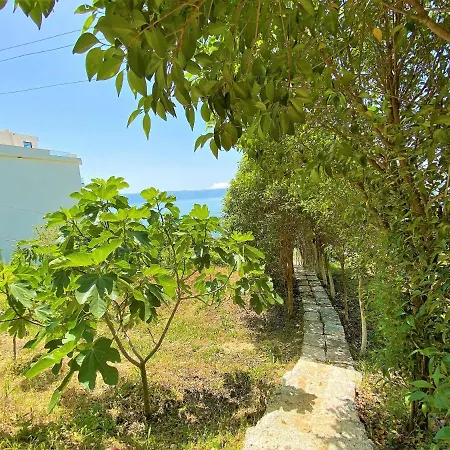 Ramo's Beachside Retreat - Cozy 2 Bedroom Holiday home Vlore