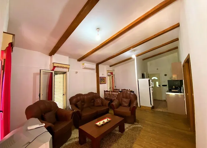 Ramo's Beachside Retreat - Cozy 2 Bedroom * Vlorë